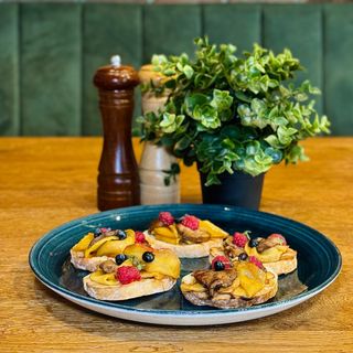 Crostini cu foie gras si mere caramelizate 