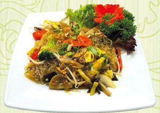 Makaron sojowy z mięsem i warzywami 350g