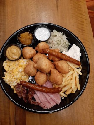 Kantinin doručak za dvije osobe