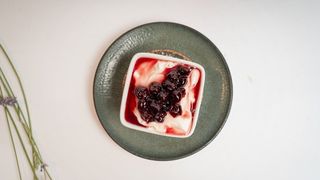 Crema di yogurt greco e amarene