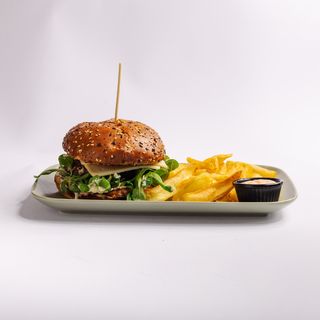 Istriano burger s prilogom