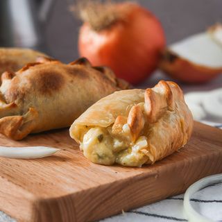 Empanada De Queso Y Cebolla