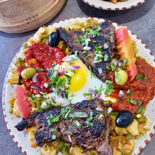 Plat kafteji œuf kebda & Boisson au choix