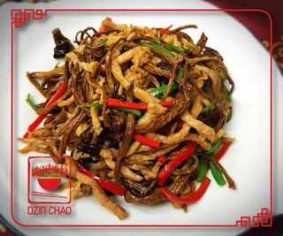 C11 ბრინჯის ვერმიშელი სტაფილოს ჩხირებით, კიტრითა და მდოგვით