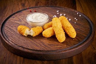 Сирні палички з часниковим соусом (5 штук)