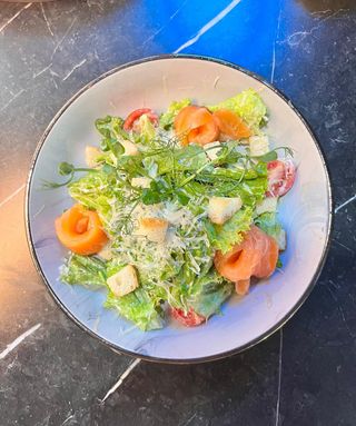 Цезарь с семгой (250г)