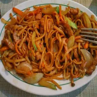 Tallarines Fritos Con Ternera