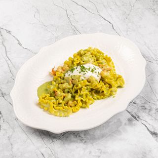 Паста с креветками и соусом песто