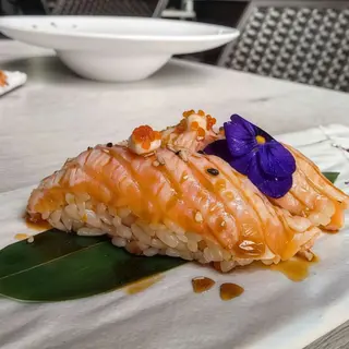 161. Nigiri De Salmón Flameado (2 Uds.)
