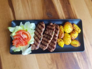 Адана кебап с пресни картофки