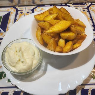 Ración De Patatas Alioli