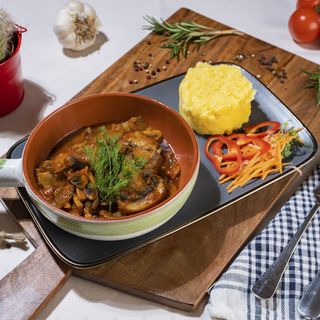 Tocăniță de ciuperci cu mămăliguță