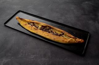 Kavurmalı pide