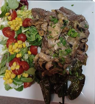 SOLOMILLO URUGUAYO con Champignones y Papas fritas 