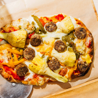 Botifarra de perol, carbassó, carxofa, gorgonzola