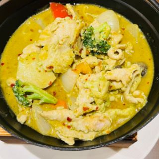 Pollo Con Curry Verde