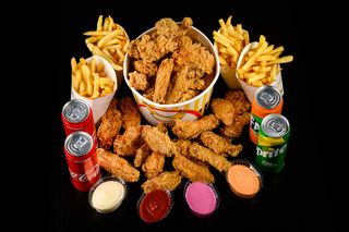 Meniu party aripioare de pui picante pentru 4 persoane