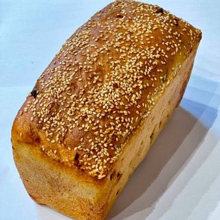 Chleb pszenny z prażoną cebulką