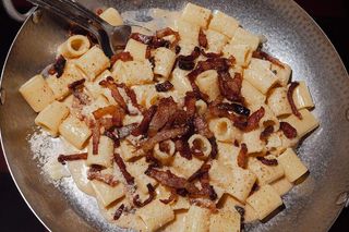 Mezzemaniche alla gricia + Bevanda a scelta