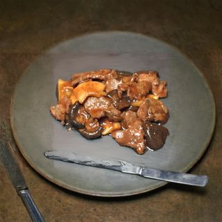 Ternera Con Bambú Y Setas Chinas