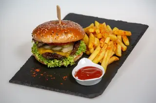 Texas Burger, cartofi,sos