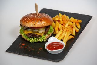 Texas Burger, cartofi,sos