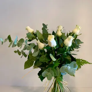 Siete Rosas Blancas
