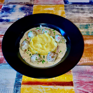 Chiftele in sos blue chesse cu garnitura la alegere