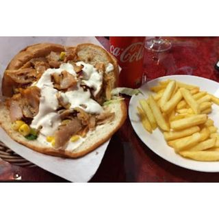 Pita Kebab, Patata Fritas Y Bebida (330 Ml.)