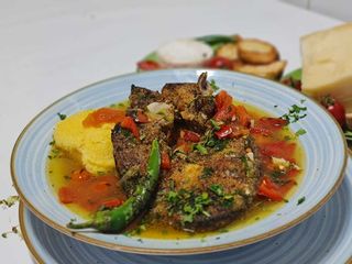 Saramura de crap cu mamaliguta si mujdei