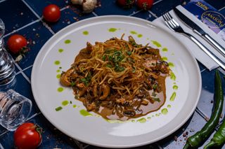 ქათმის ხორცი ნაღების სოუსით