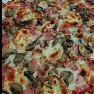 Piza becon champiñon y cabra