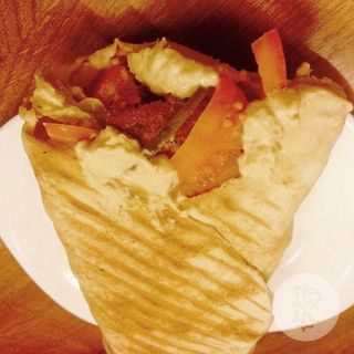 Rollo z hummusem Lawasz