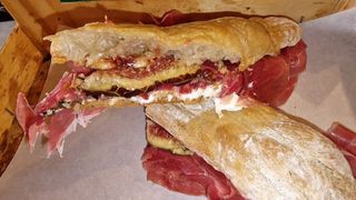 Bocadillo De Jamón Ibérico E Higos