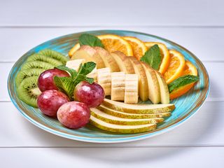 Асорті сезонних фруктів (100g)