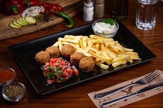 Falafel cu cartofi pai