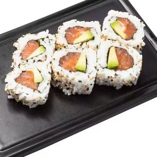 Uramaki De Salmón Y Aguacate