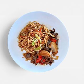 Vita cu legume cu noodles normal
