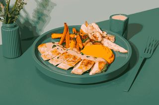 Keto Piept de Pui cu piure de morcovi si ciuperci 180/200/50gr