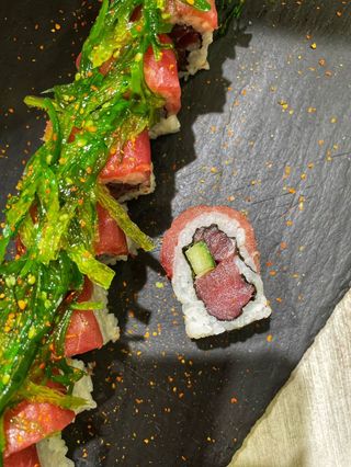 Uramaki De Atún Wakame (8 Uds.)
