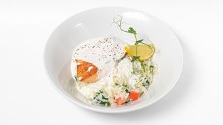 Семга в сливочном соусе с рисом и шпинатом