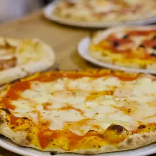 Pizza Clásica Redonda Capricciosa