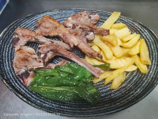 Plato Combinado De Costillas De Ternasco