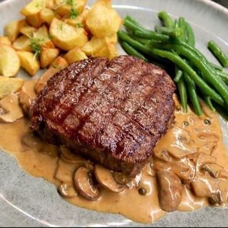 «МЕДАЛЬОНЫ В ГРИБНОМ СОУСЕ»