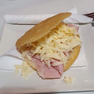 AREPA JAMON YORK Y GOUDA