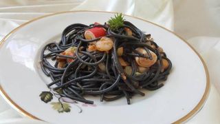 Crne špagete sa morskim plodovima