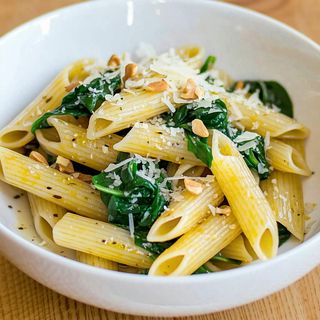 PENNE ZE SZPINAKIEM I KURCZAKIEM