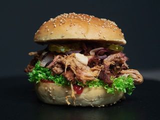 Pulled Pork Burger con Guarnición + Bebida 33cl gratis