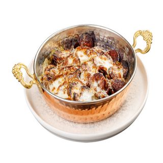 Телешки суджук с карамелизиран лук и кашкавал (300г)