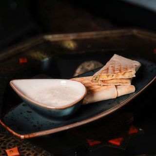 Pita Rellena De Kefta y Queso